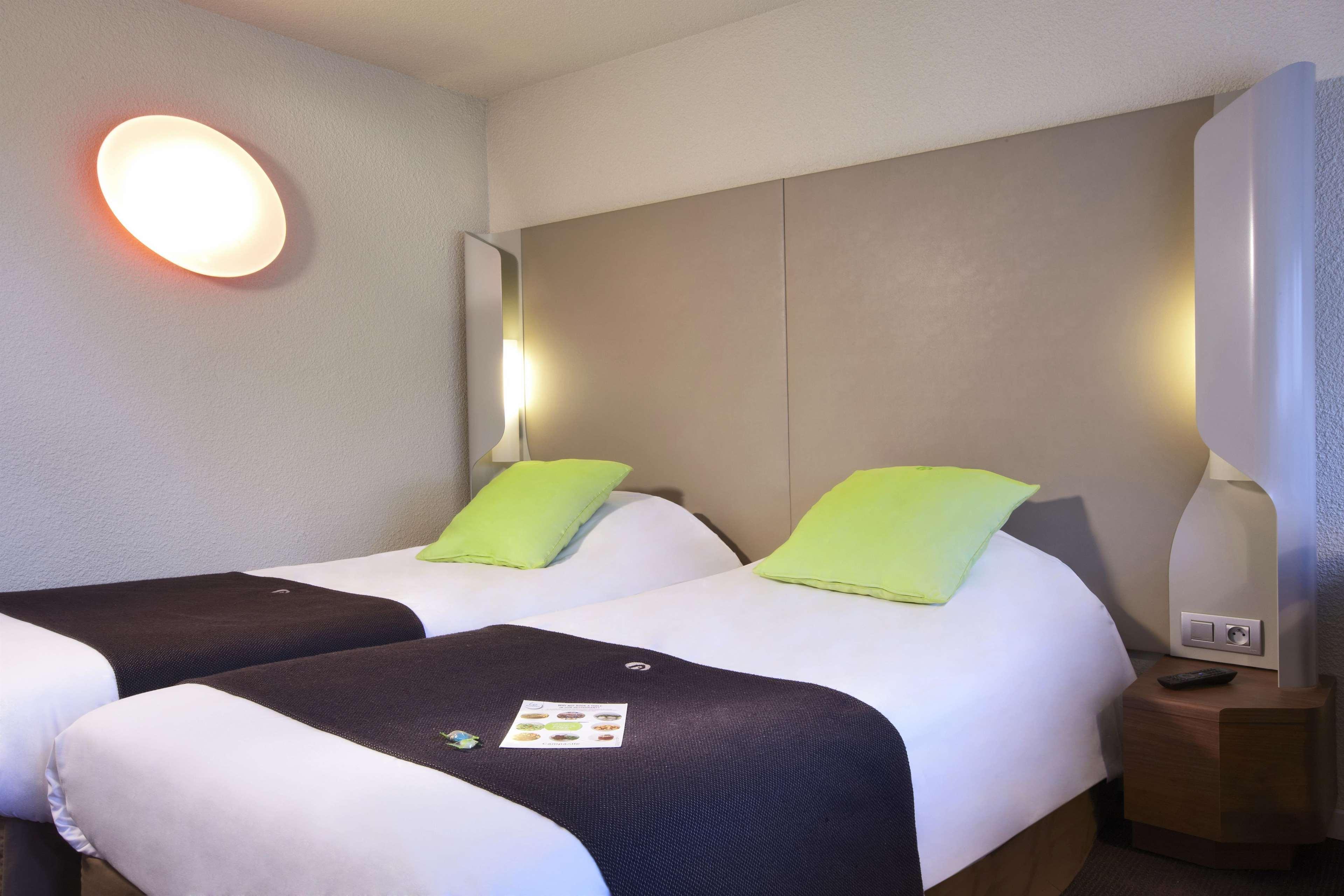 Campanile Montbeliard - Sochaux Hotel Exterior foto
