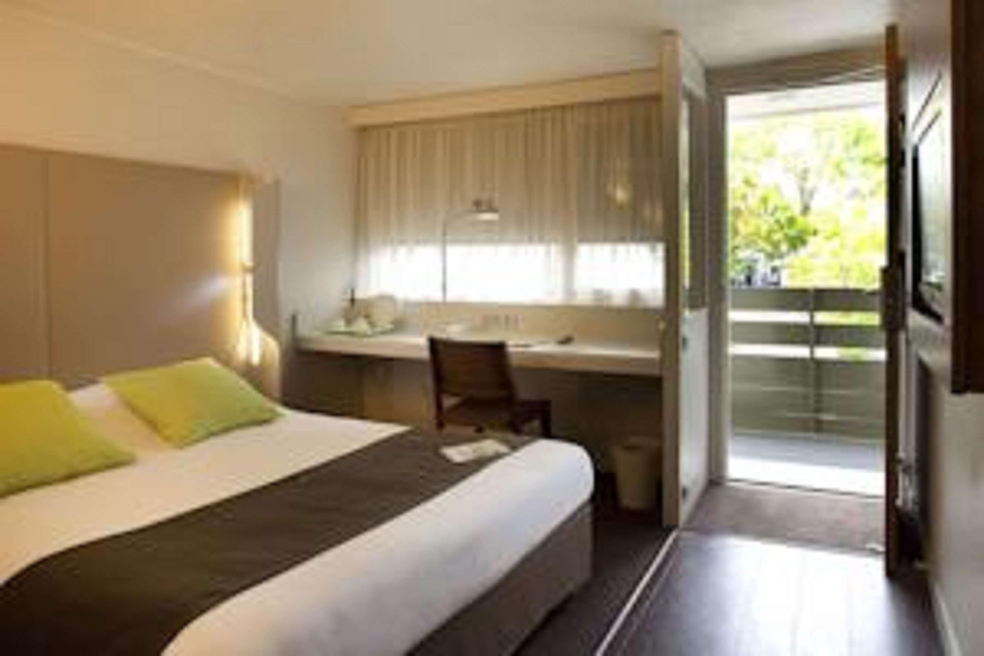 Campanile Montbeliard - Sochaux Hotel Exterior foto