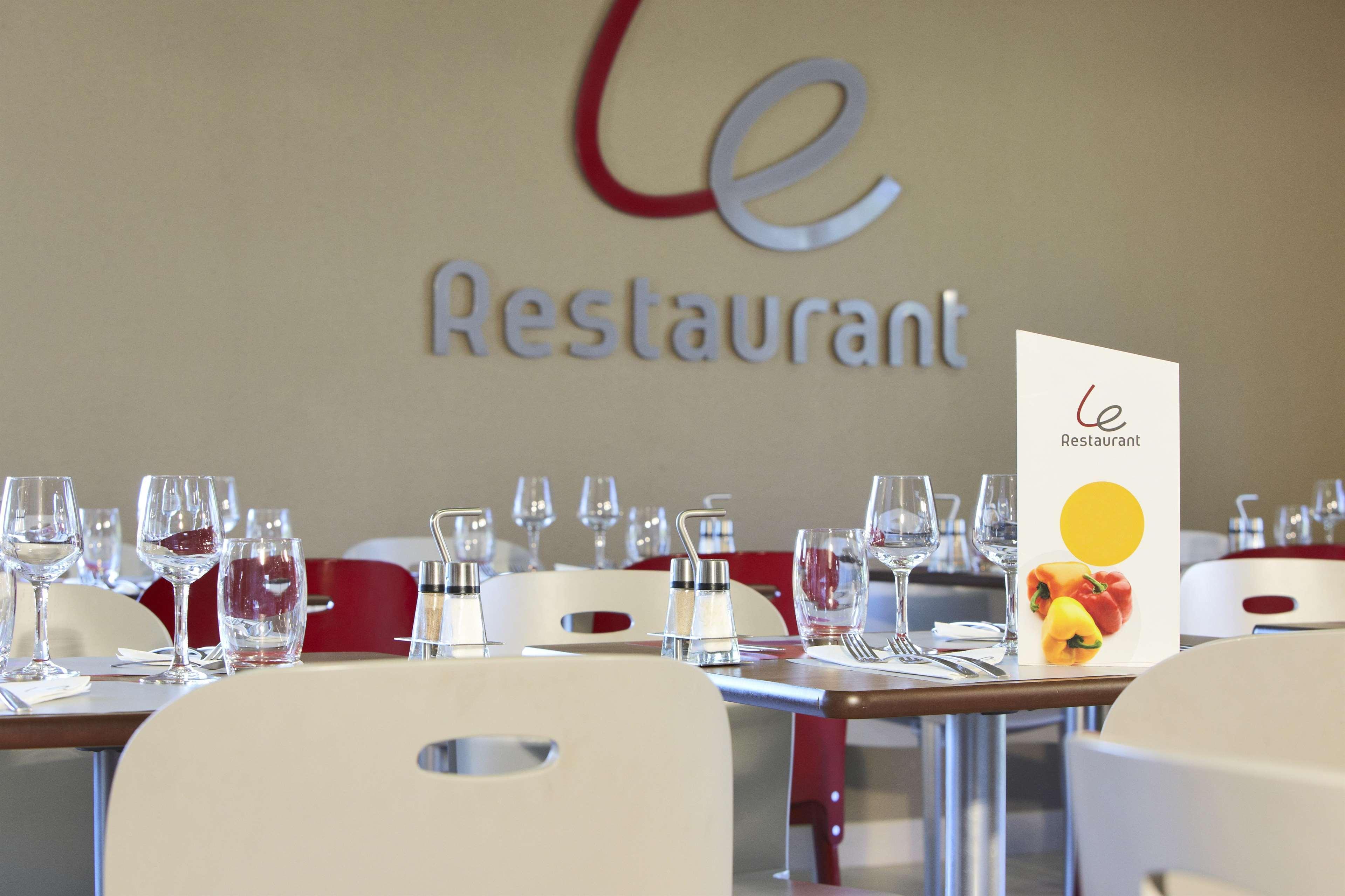 Campanile Montbeliard - Sochaux Hotel Exterior foto