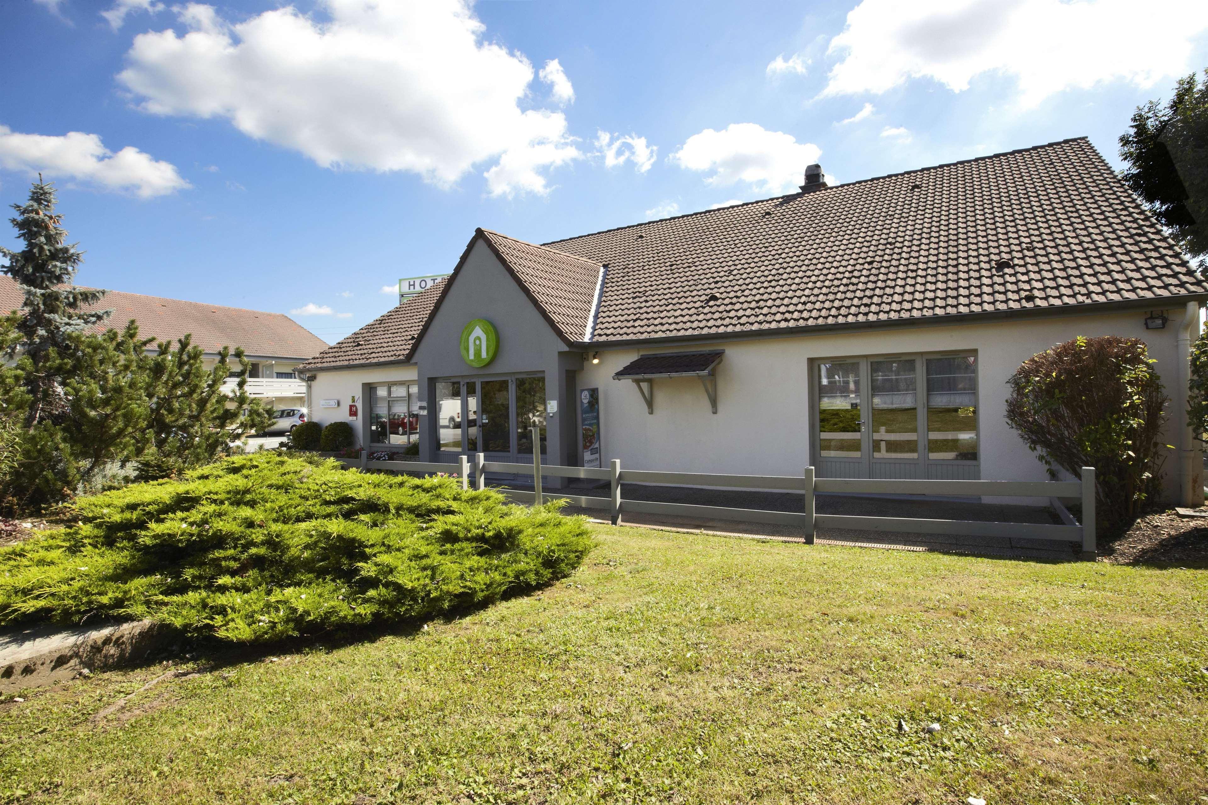 Campanile Montbeliard - Sochaux Hotel Exterior foto